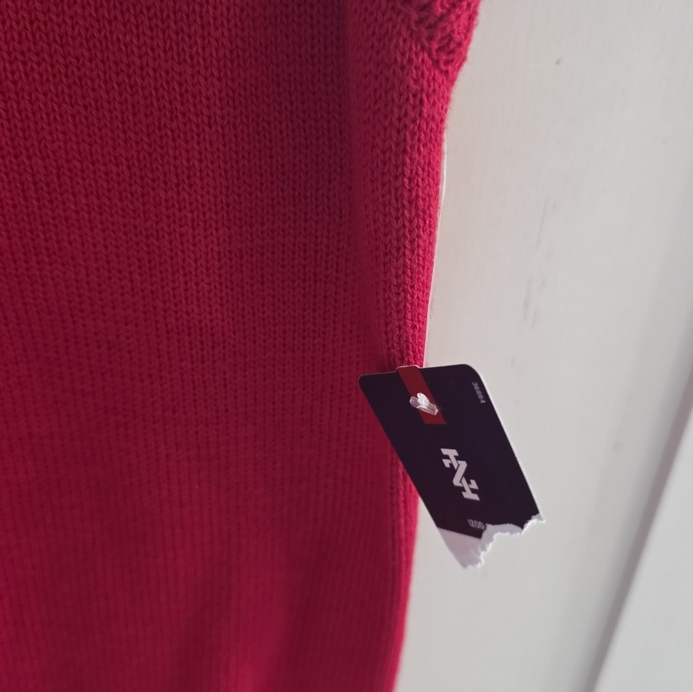 Izod Men's V-Neck Red Sweater Vest - Picture 3 of 4